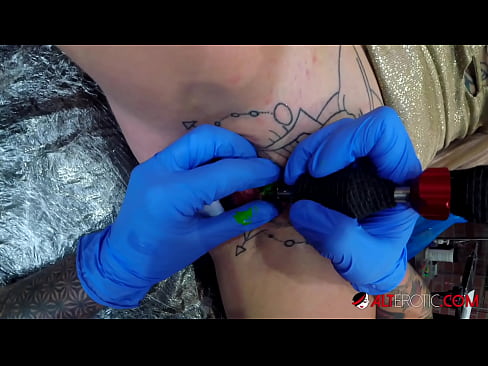 ❤️ Son derece dövmeli hottie Sully Savage klitorisine bir dövme yaptırdı ❤❌ Sikiş videosu tr.canalblog.xyz